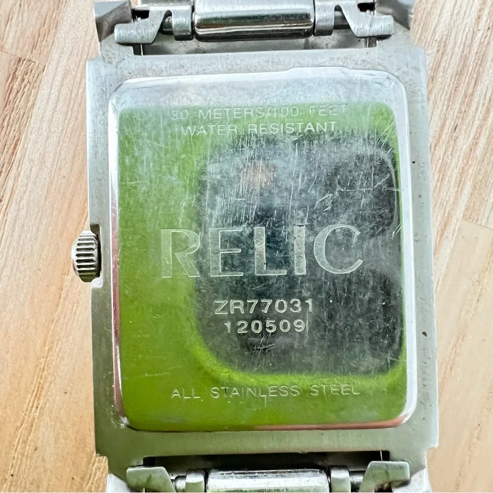 Relic mens rectangular gray dial silver tone watch NEW BATTERY